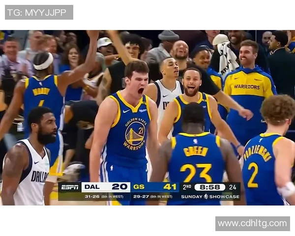 勇士罚球准绝杀豪取赛季两连胜！汤普森制胜罚球引爆主场，库里领袖风范尽显